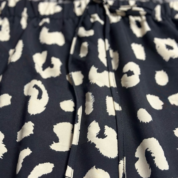 🛍️2/$15 Brand new knee length skirt size medium/large - Picture 4 of 4